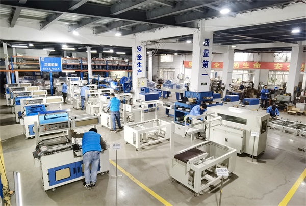 飛越機(jī)械 封切機(jī)車間 全自動(dòng)封切機(jī)廠房